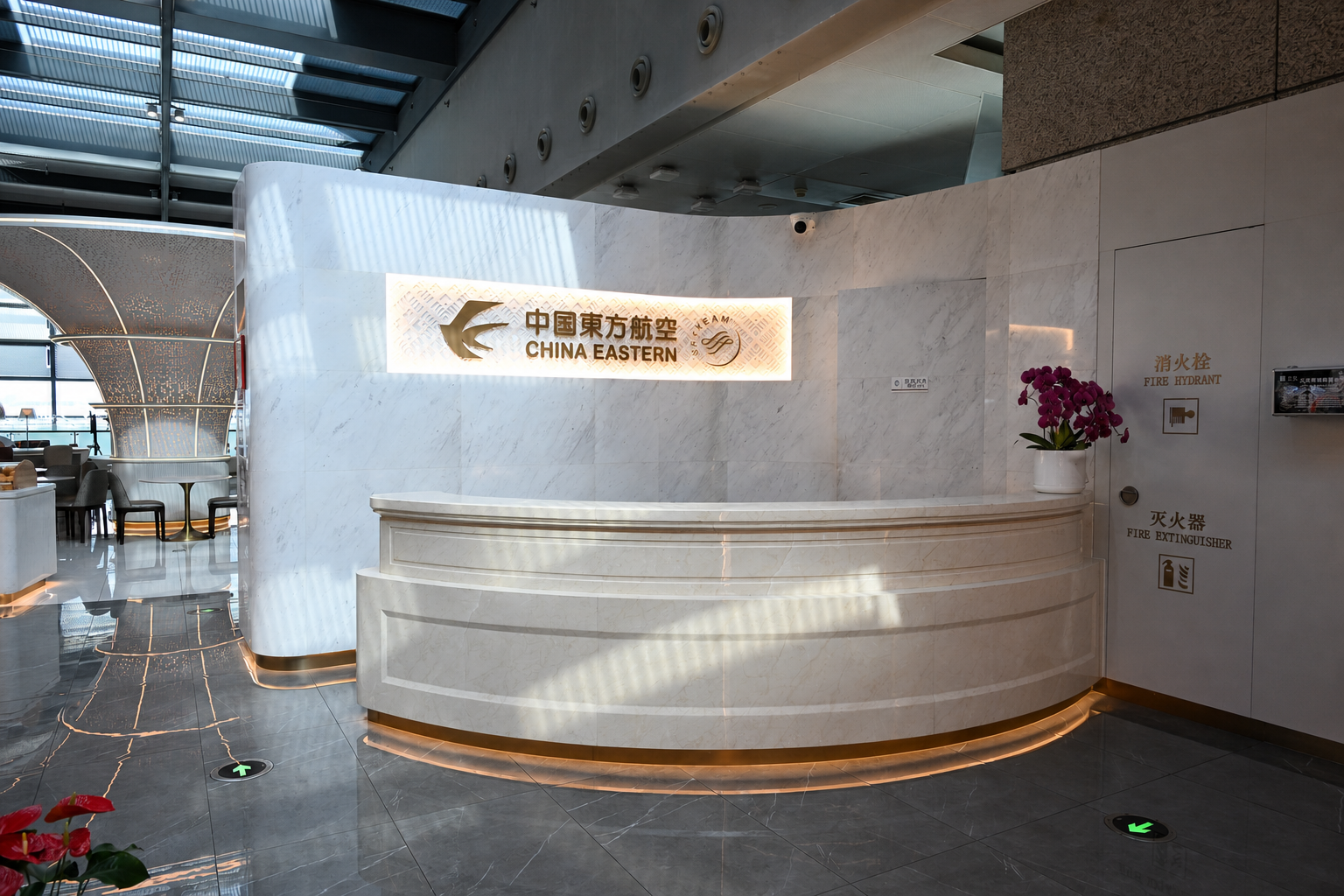 东航V28贵宾室(T2国内) business lounge at Shanghai Hongqiao International Airport (SHA)