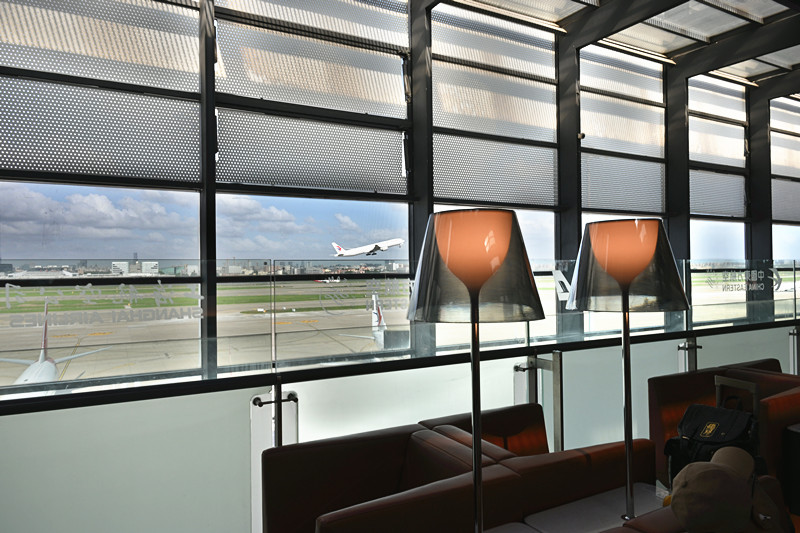 东航V28贵宾室(T2国内) business lounge at Shanghai Hongqiao International Airport (SHA)