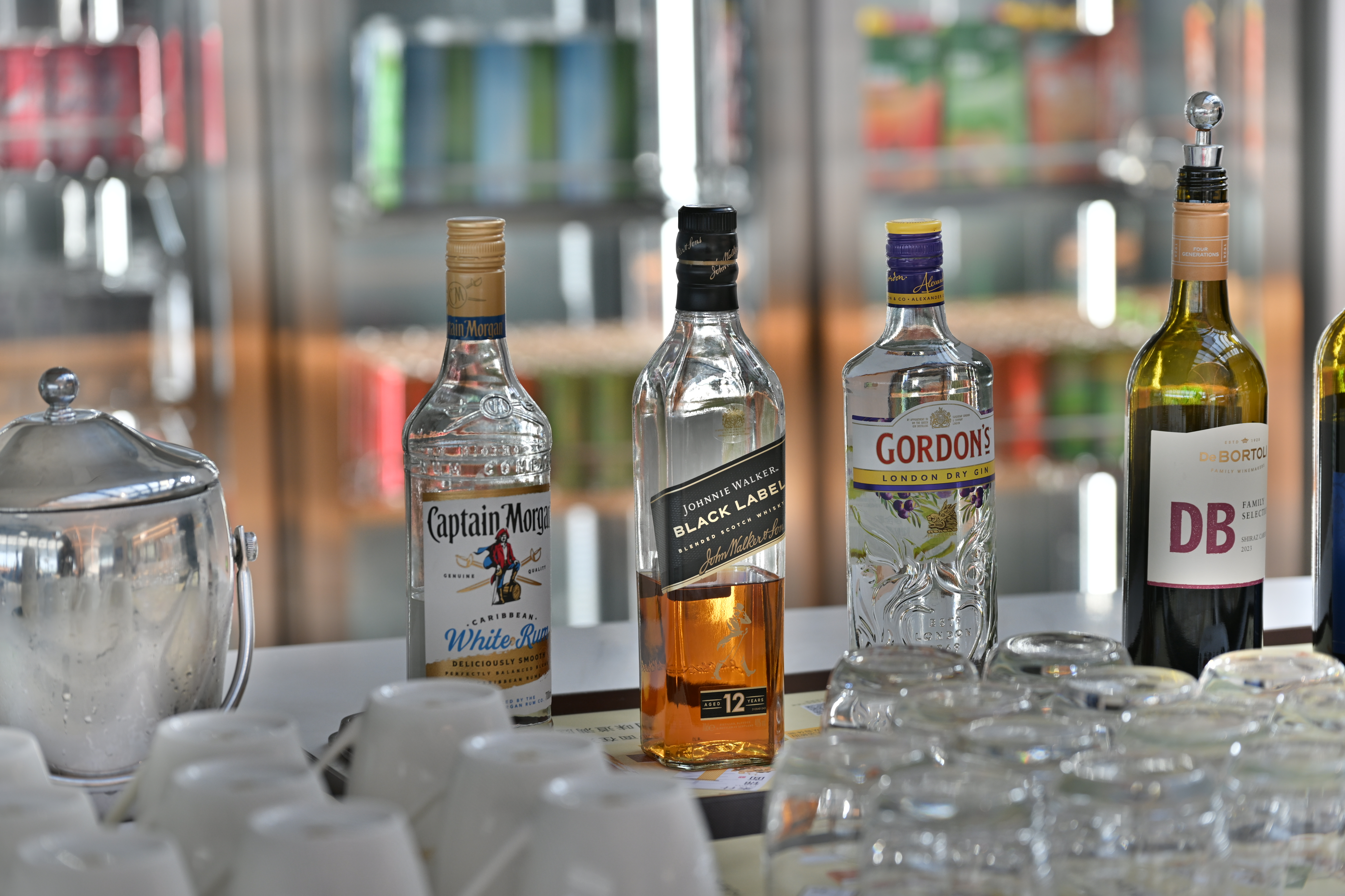 东航V28贵宾室(T2国内) business lounge at Shanghai Hongqiao International Airport (SHA)