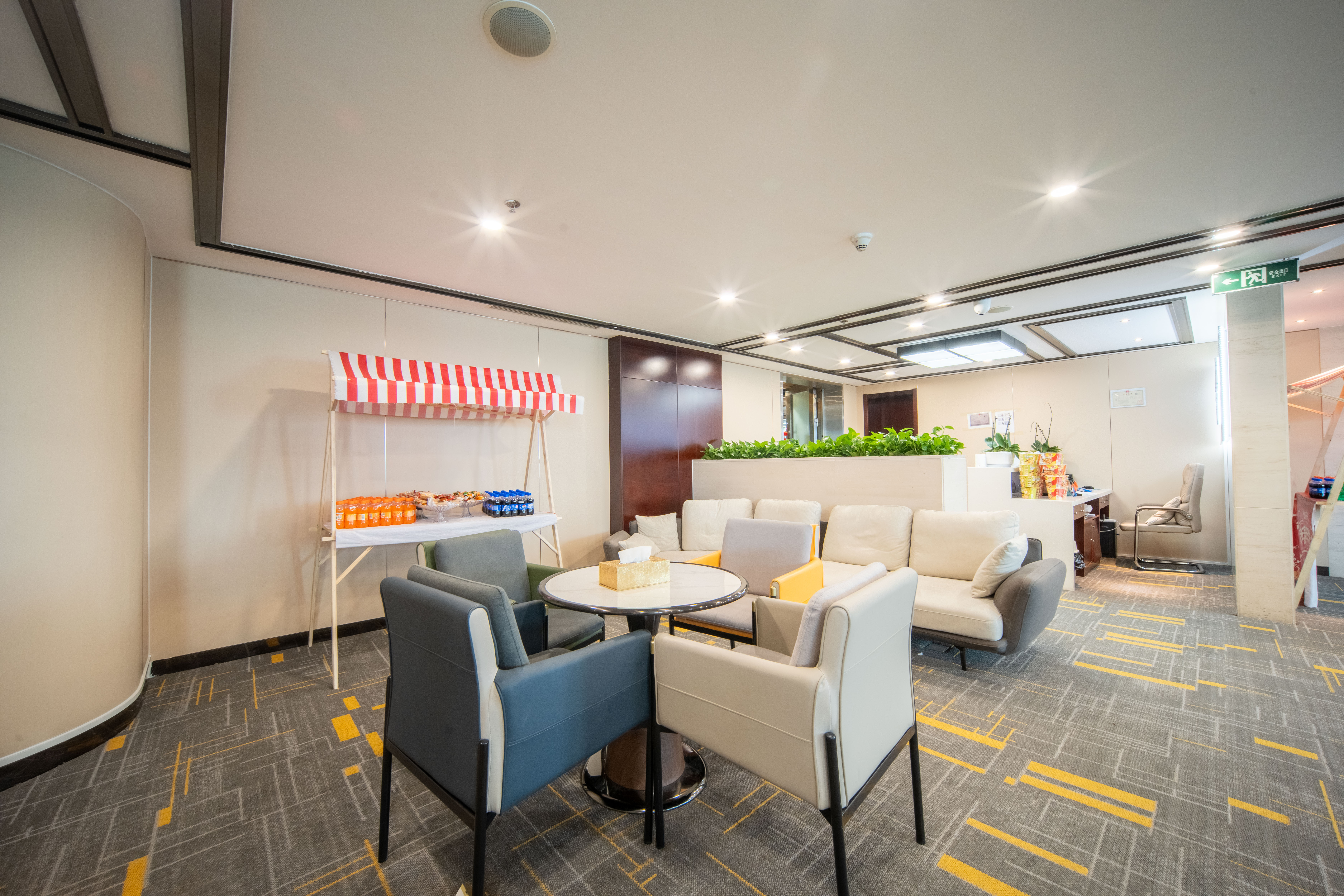 机场旅客服务驿站-雪麓厅 business lounge at Kunming Changshui International Airport (KMG)