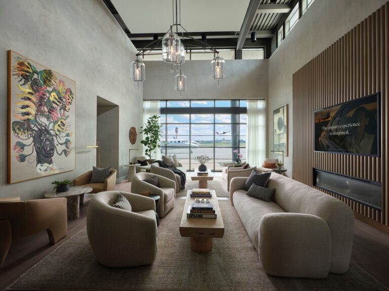 The Salon Full VIP vip lounge at Los Angeles International Airport (LAX)