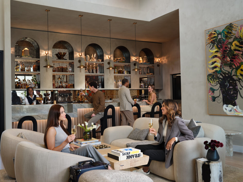 The Salon Full VIP vip lounge at Los Angeles International Airport (LAX)