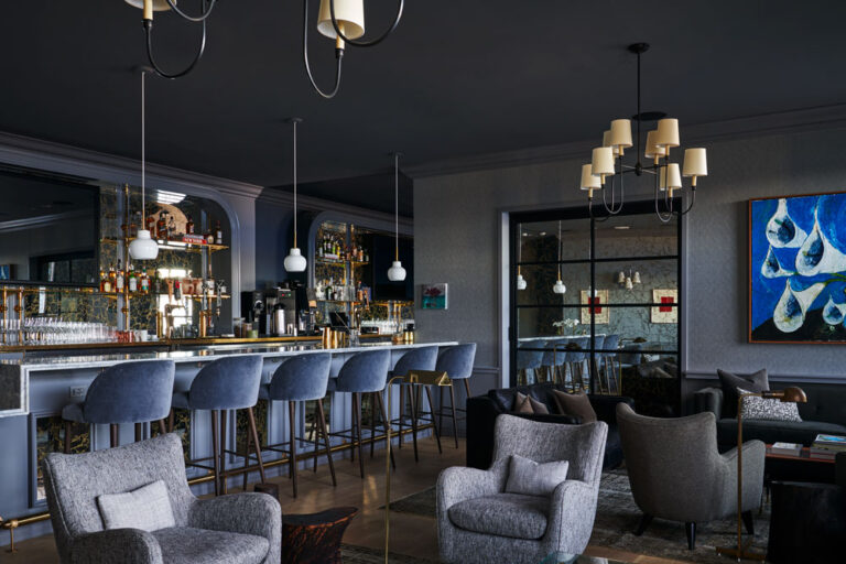 The Salon Full VIP vip lounge at Los Angeles International Airport (LAX)