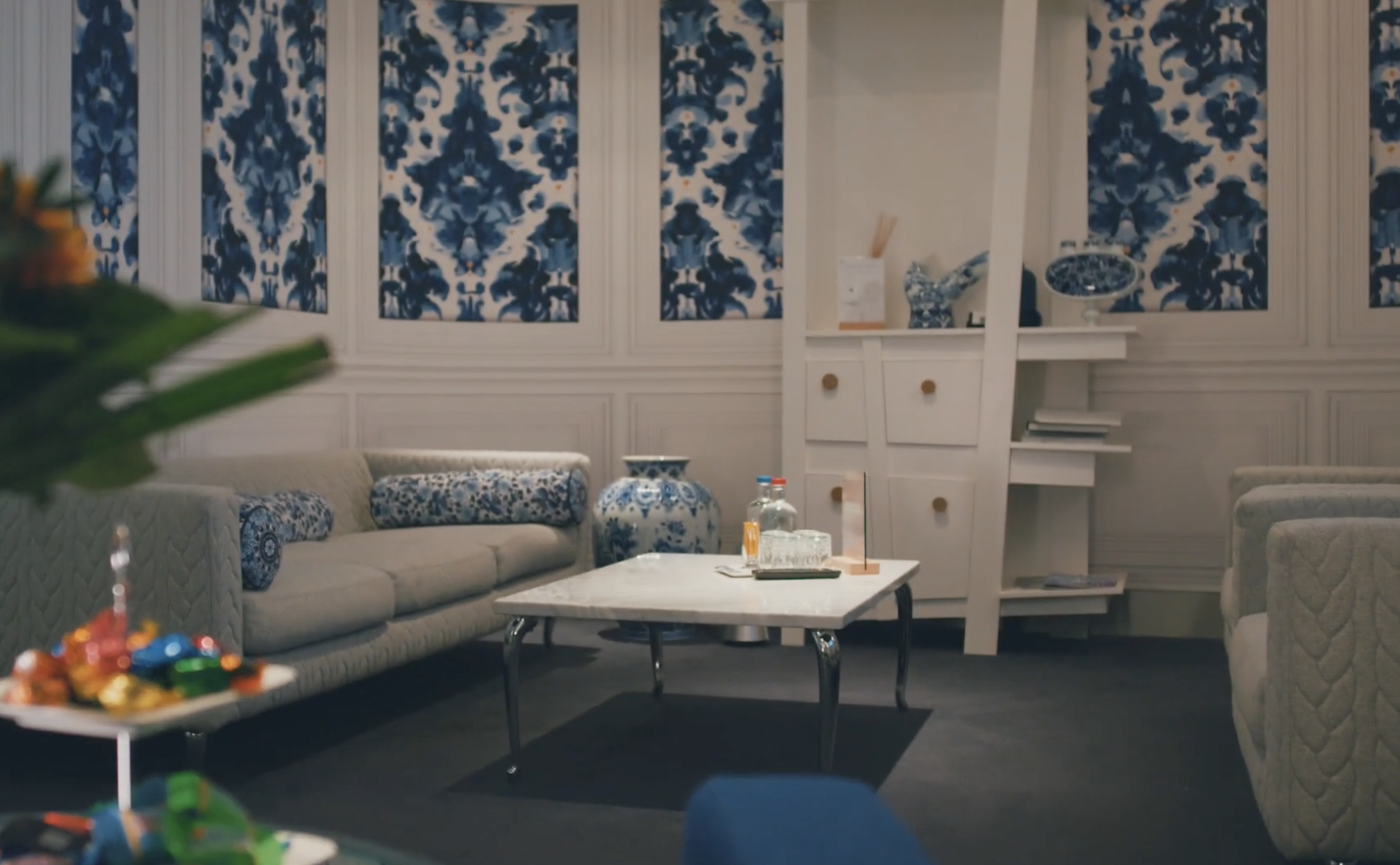 Full VIP vip lounge at Amsterdam Schiphol International Airport (AMS)