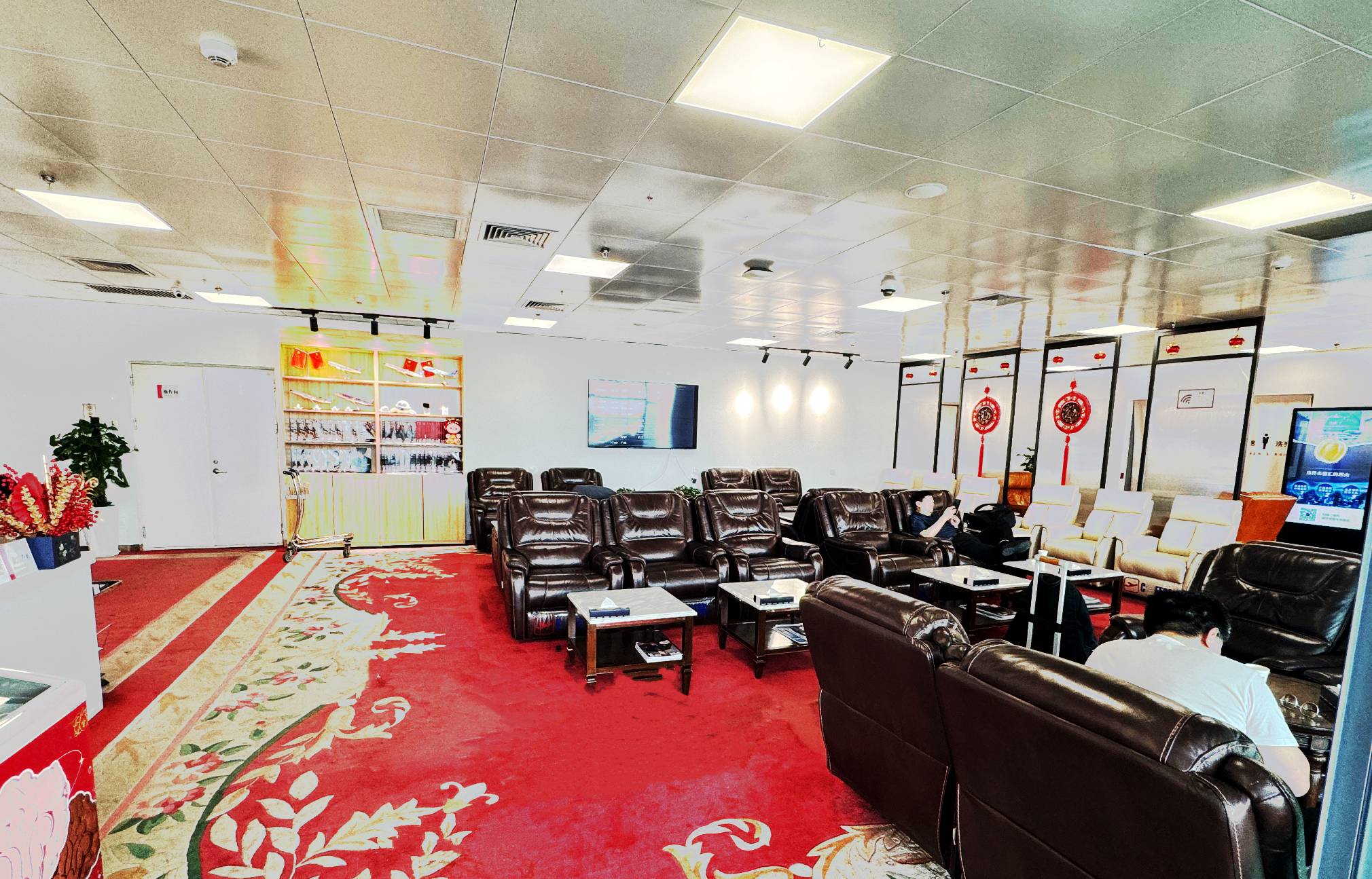 South Airlines Pearl Gold and Silver Card VIP Lounge (T2 Domestic) business lounge at Changchun Longjia International Airport (CGQ)
