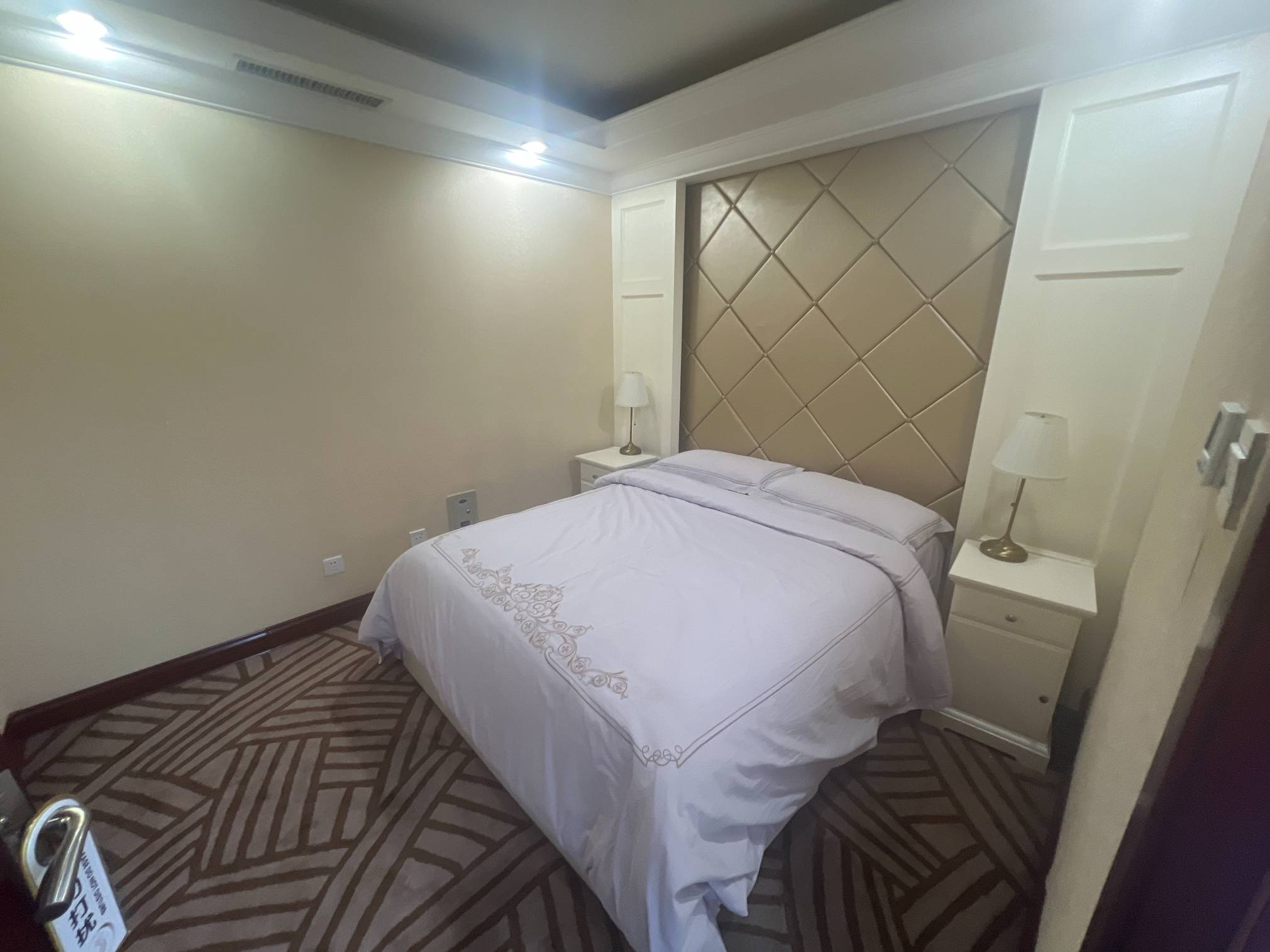 South Airlines First Class and Business Class Pearl Member Lounge (T1 International) business lounge at Dalian Zhoushuizi International Airport (DLC)