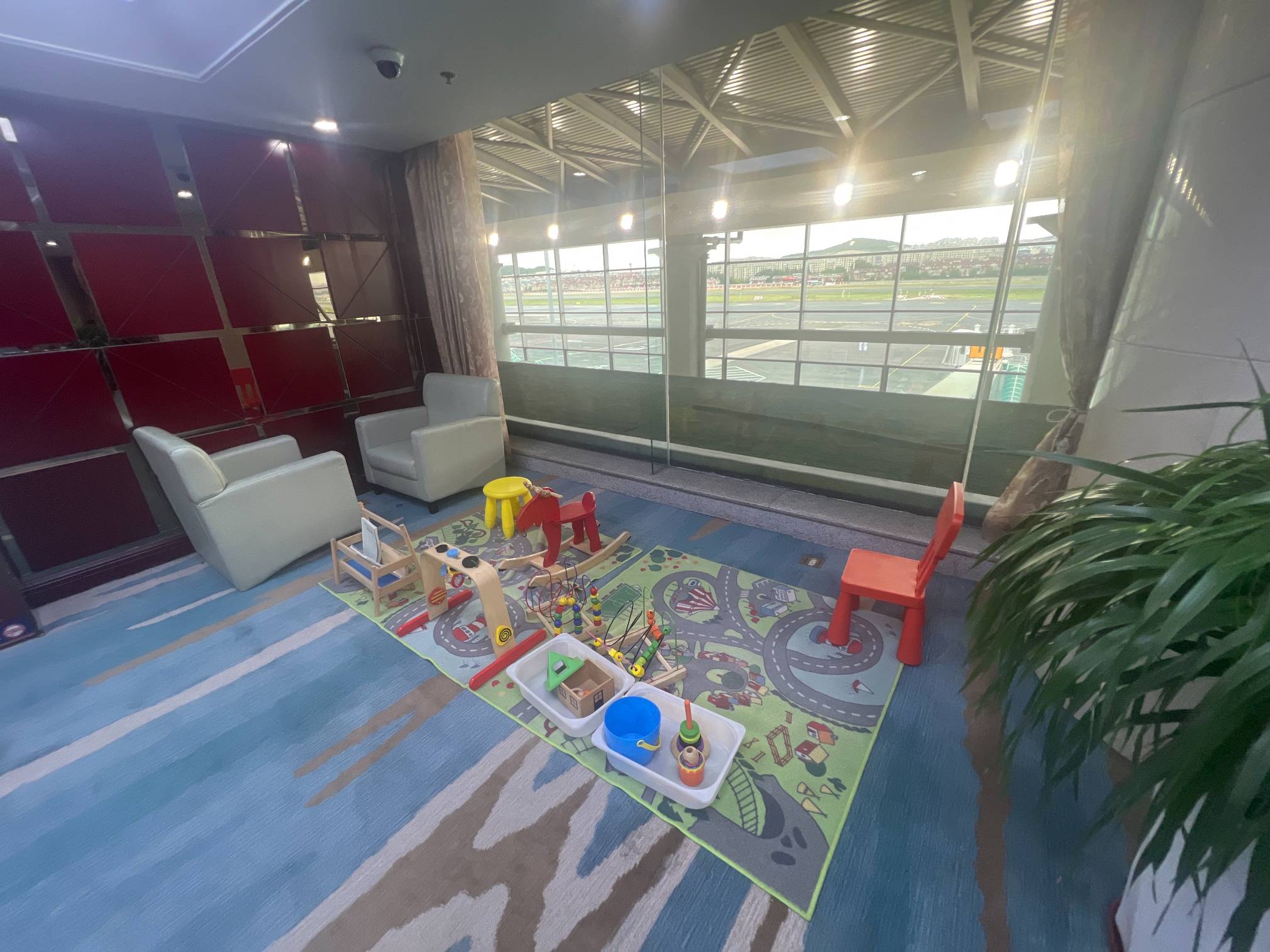 South Airlines First Class and Business Class Pearl Member Lounge (T1 International) business lounge at Dalian Zhoushuizi International Airport (DLC)