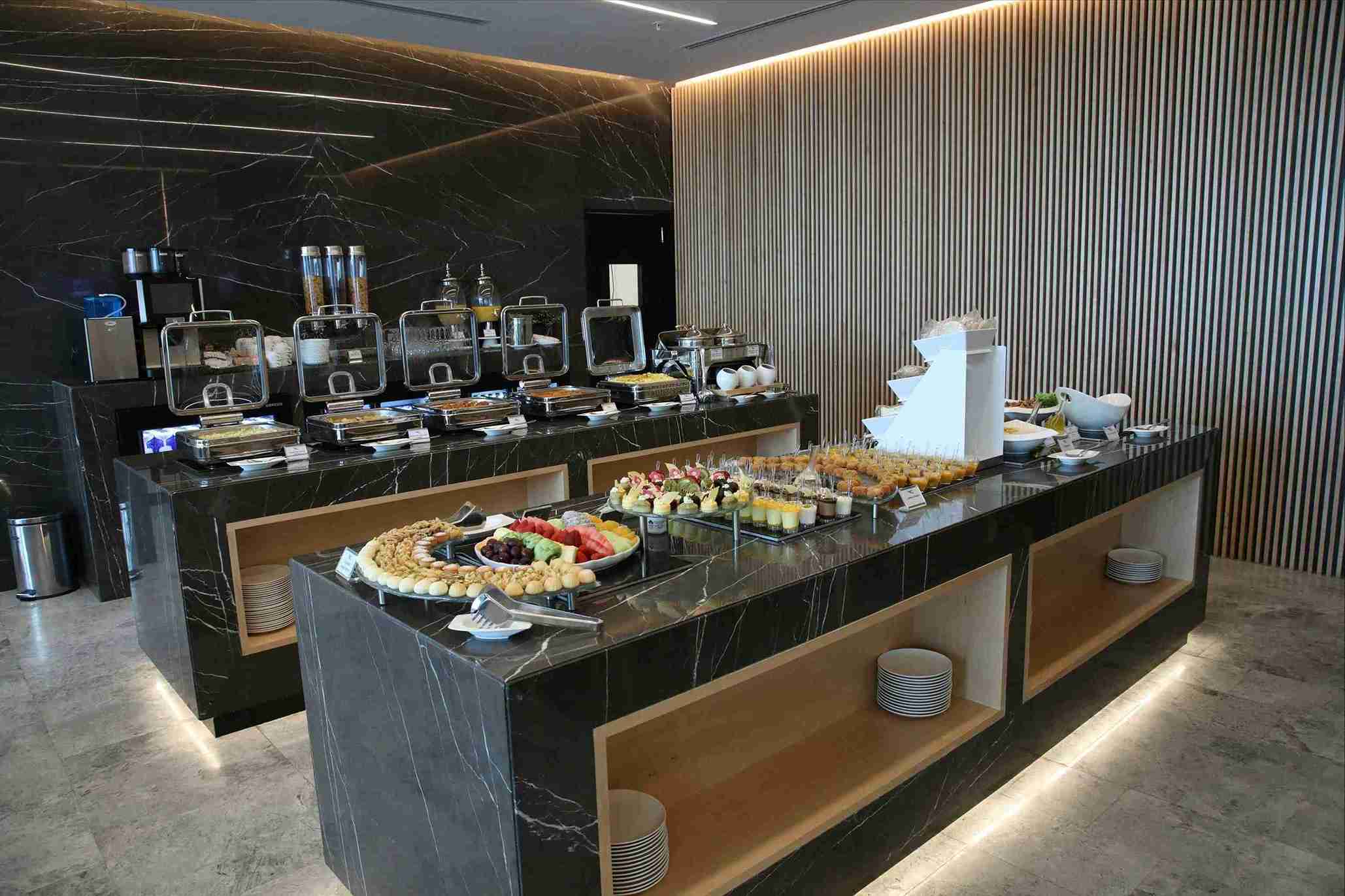 Al Mubarakiya Lounge business lounge at Kuwait International Airport (KWI)