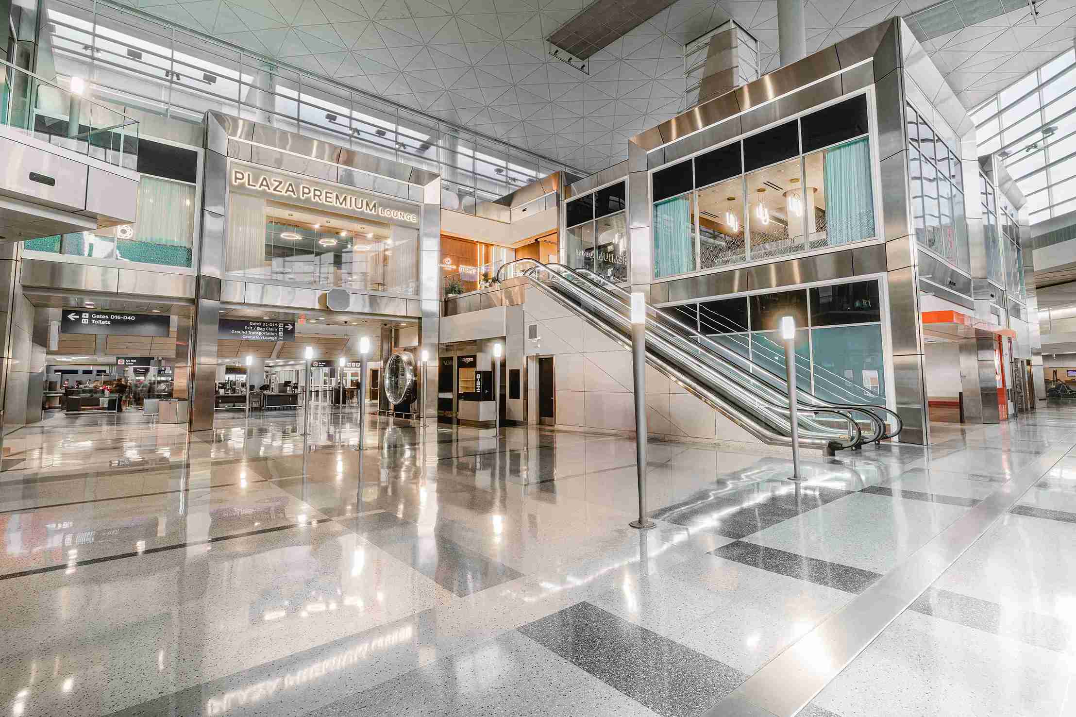 Plaza Premium Lounge business lounge at Dallas/Fort Worth International Airport (DFW)